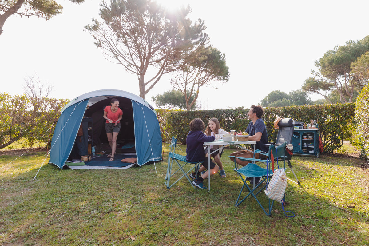Quechua 4 Man Blackout Tent With Poles 